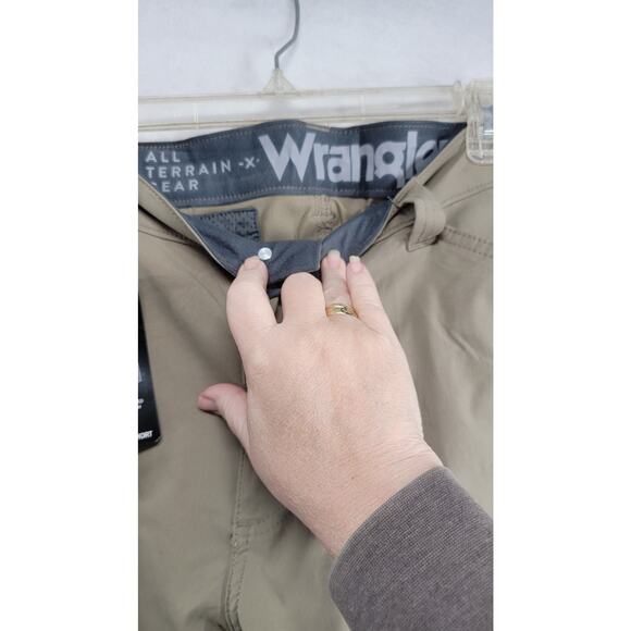 WRANGLER - MEN'S 34" - BROWN ALL TERERAIN GEAR CARGO SHORTS - Picture 7 of 8